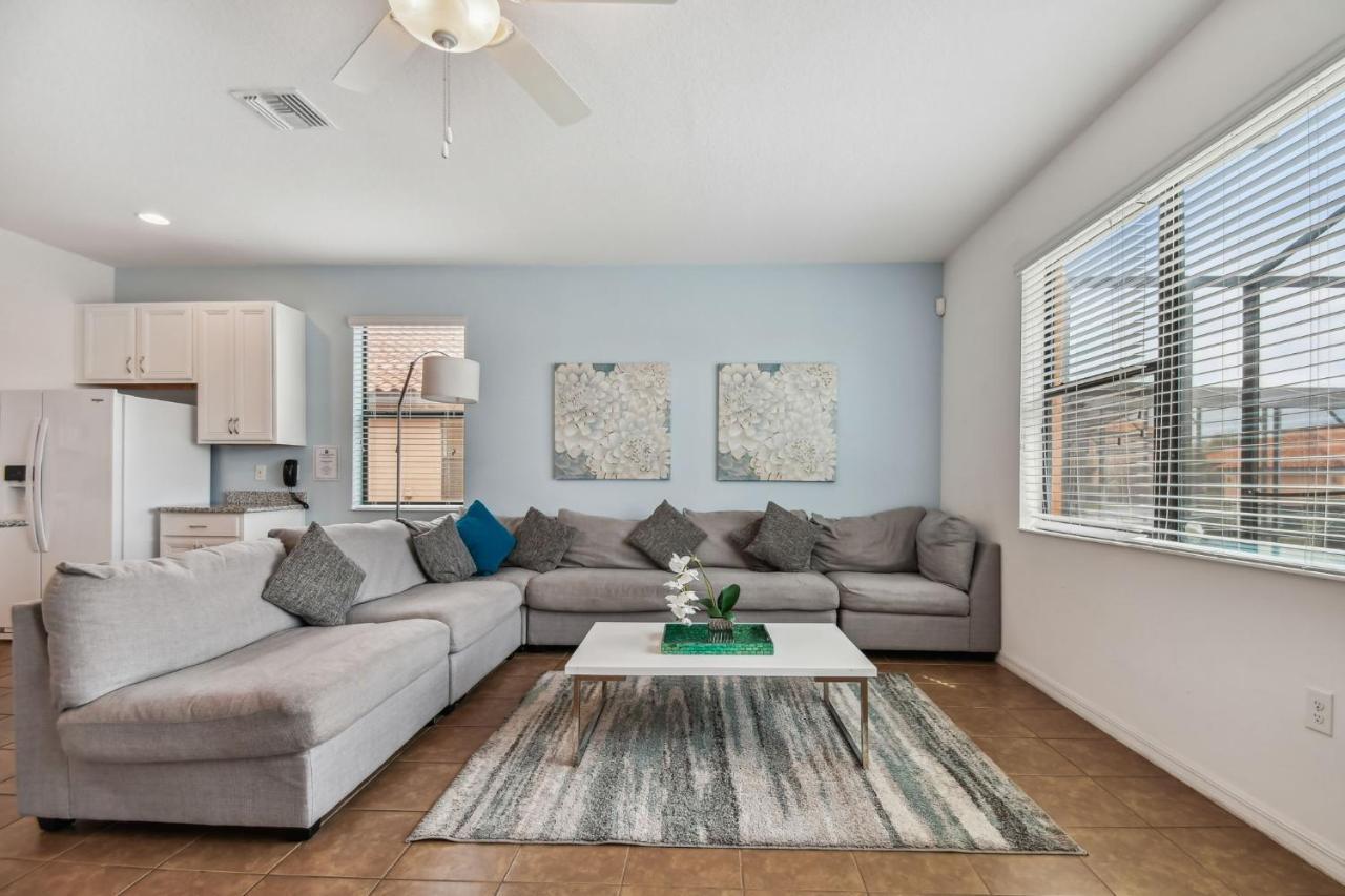 Orlando Family Villa: Golf Course Retreat Near Holiday home